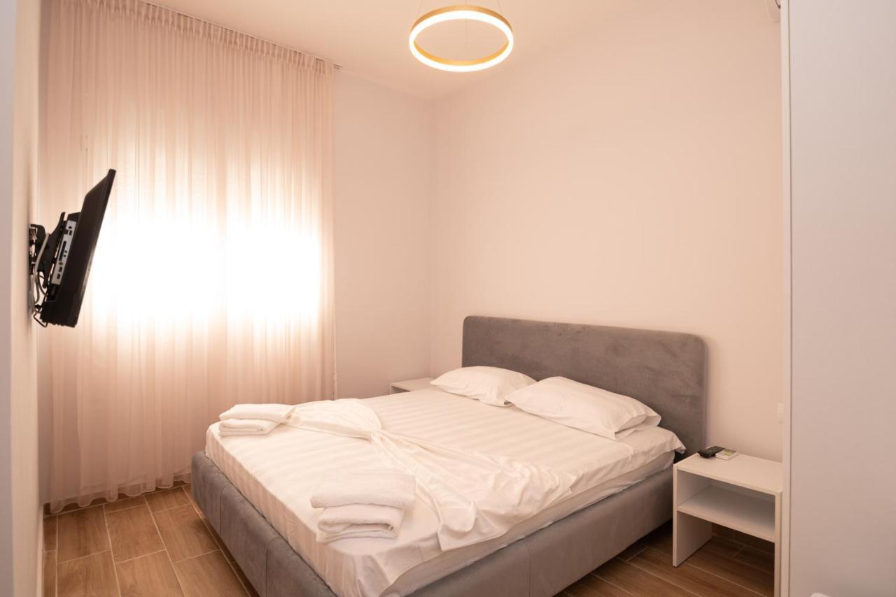 Lian'S Rooms Vlore Exterior photo