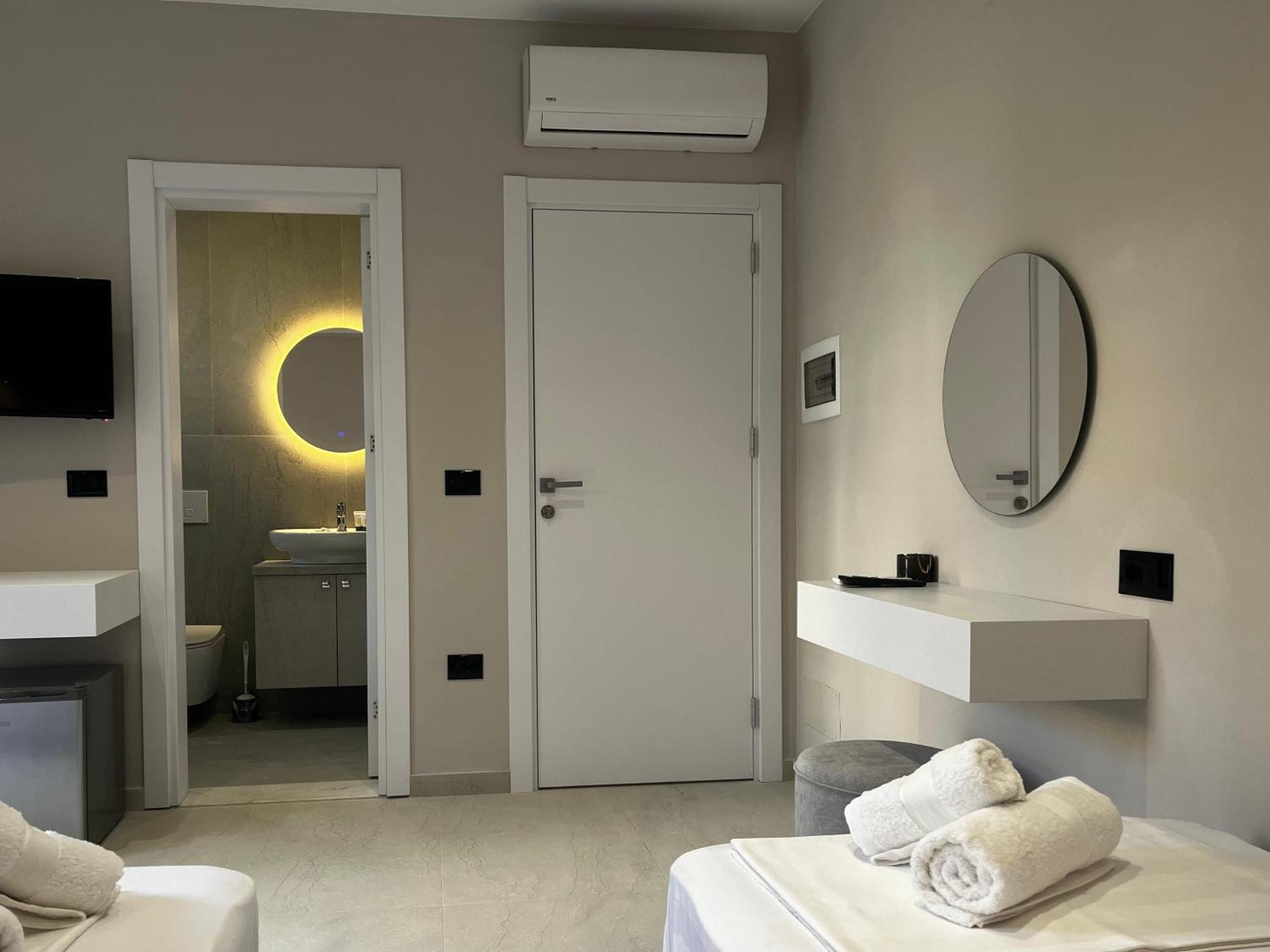 Lian'S Rooms Vlore Exterior photo