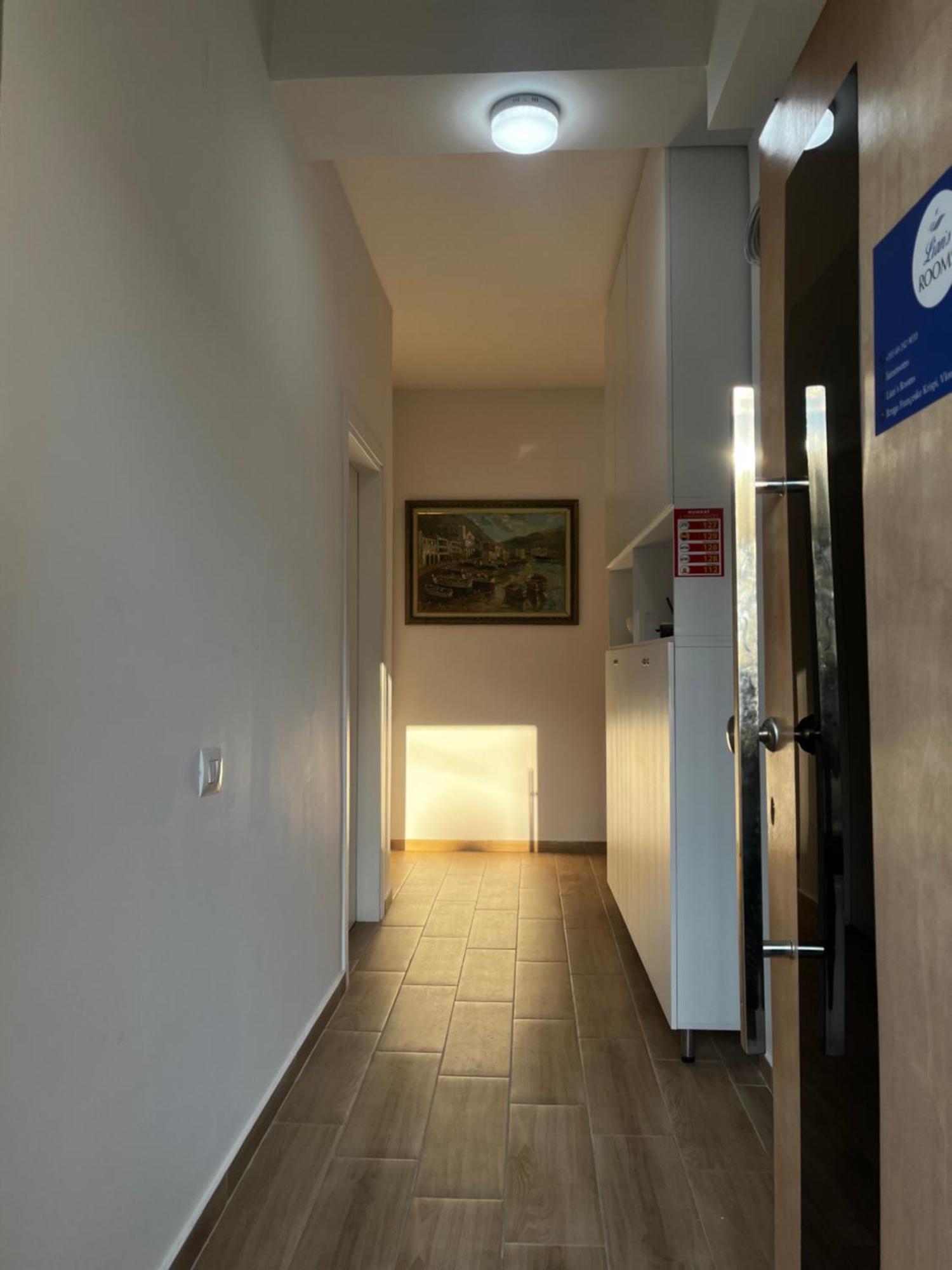 Lian'S Rooms Vlore Exterior photo