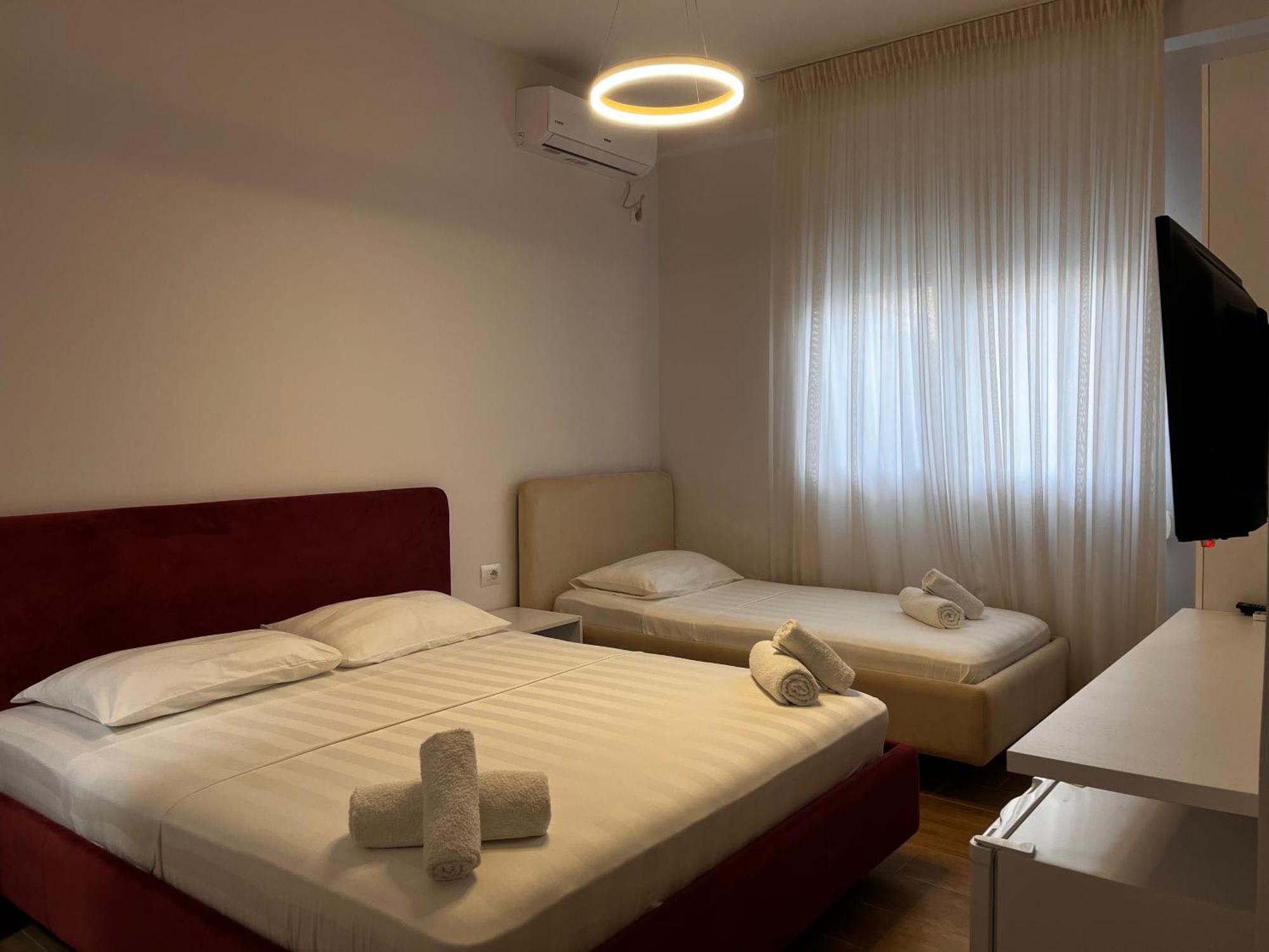 Lian'S Rooms Vlore Exterior photo